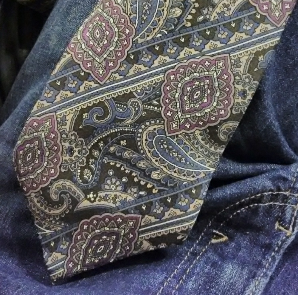 Wembly Necktie - Picture 2 of 3